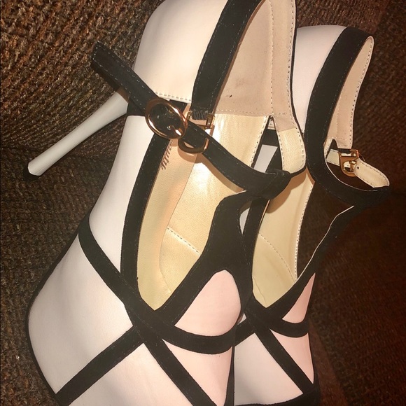 Shoes, Heels - Picture 3 of 8